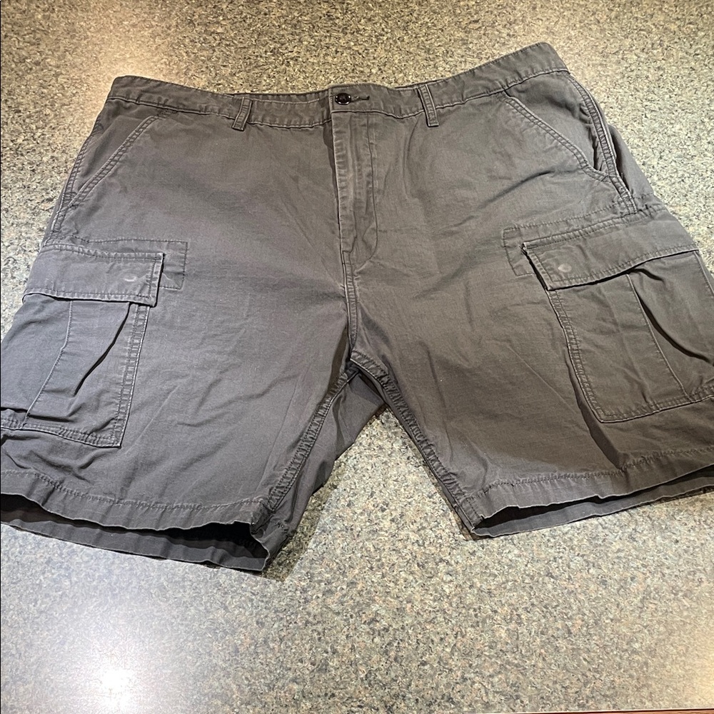 Levi Strauss Men's Dark Gray Cargo Shorts size 40 Multiple Pockets